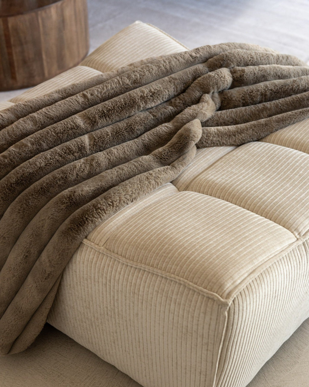 Tortora Plaid in Velluto a Coste – Plaid in Misto Cotone/Lino/Poliestere-Plush Blankets-Lema Nova-Lema Nova